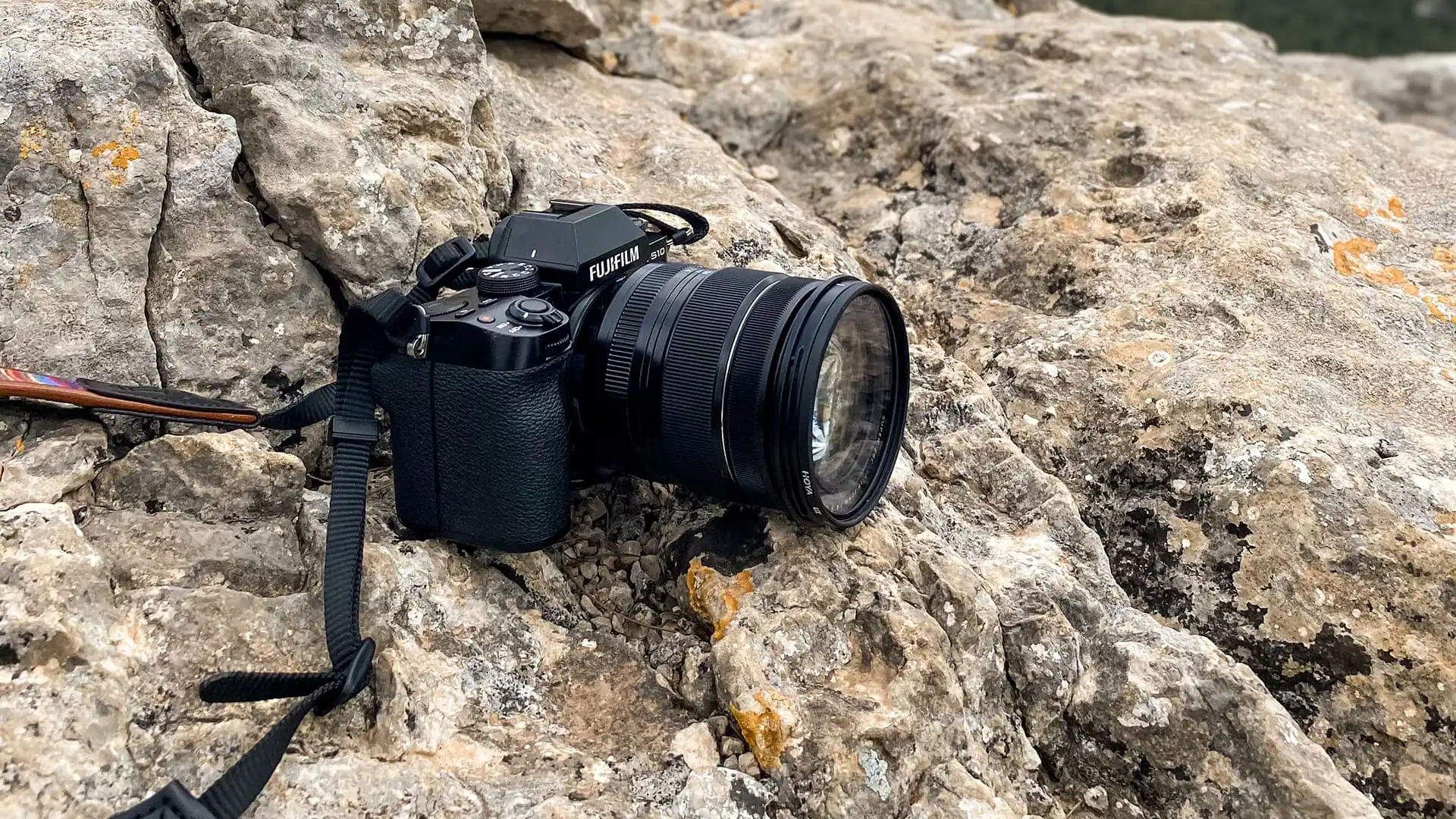 Boitier Fujifilm XS-10 et l'objectif Fujifilm 16-80 F/4 OIS WR